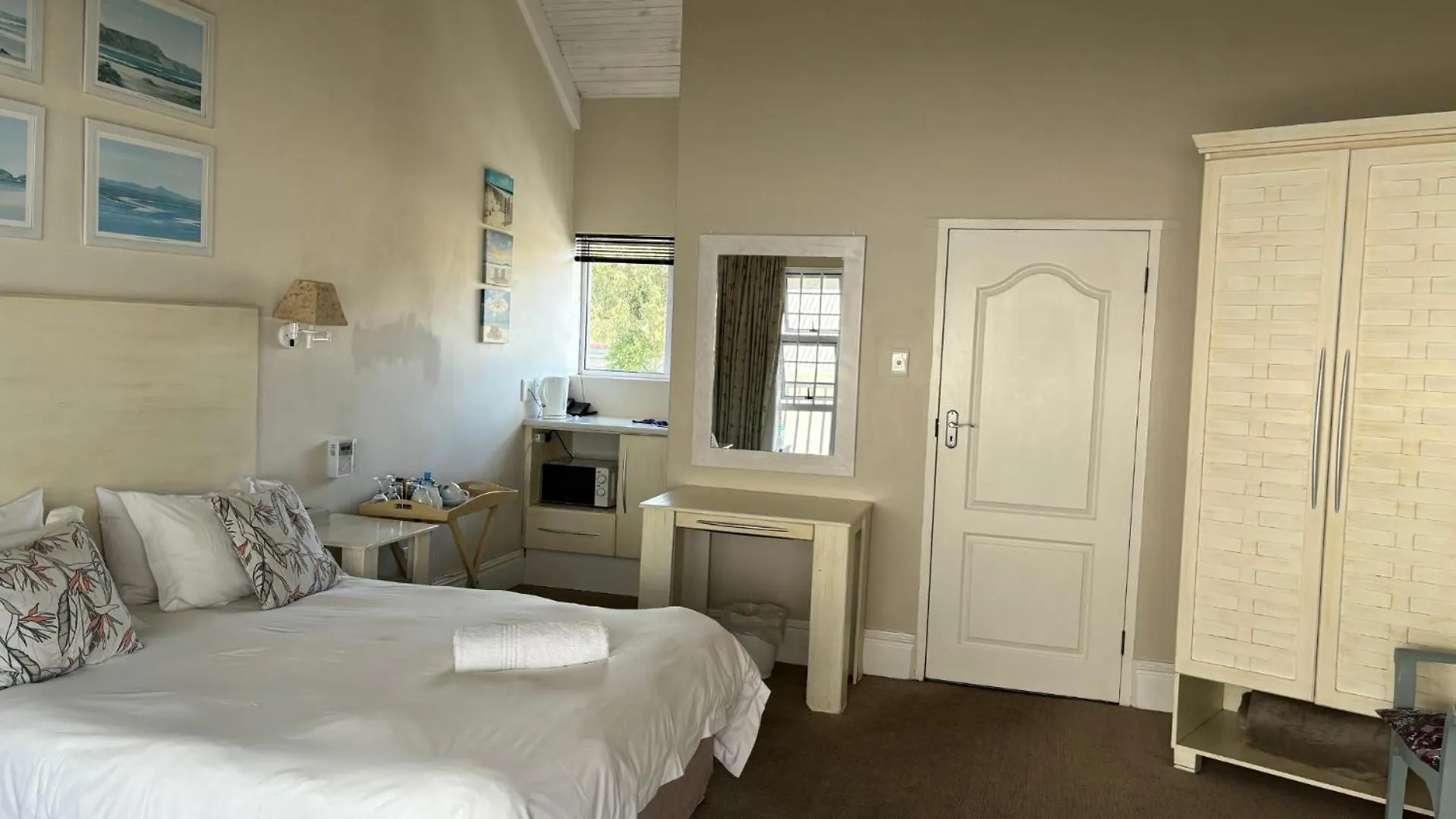 Sir Roys At The Sea Bed & Breakfast Port Elizabeth