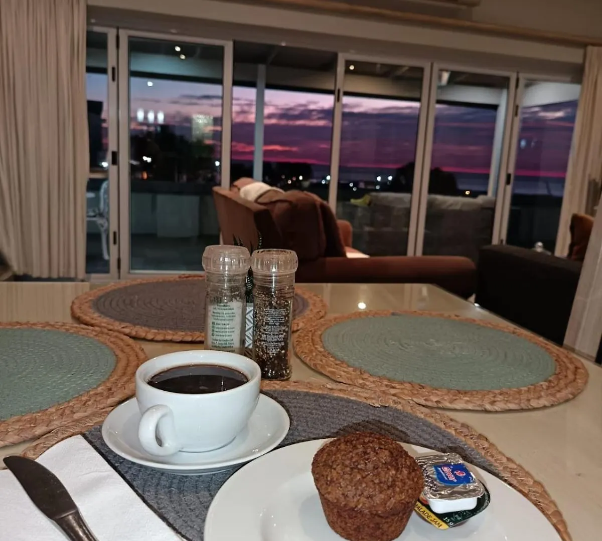 לינה וארוחת בוקר פורט אליזבת' Sir Roys At The Sea 4*,